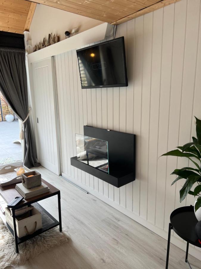 Seaside Cabin Retreat In Hayling Island เซาท์เฮย์ลิง ภายนอก รูปภาพ