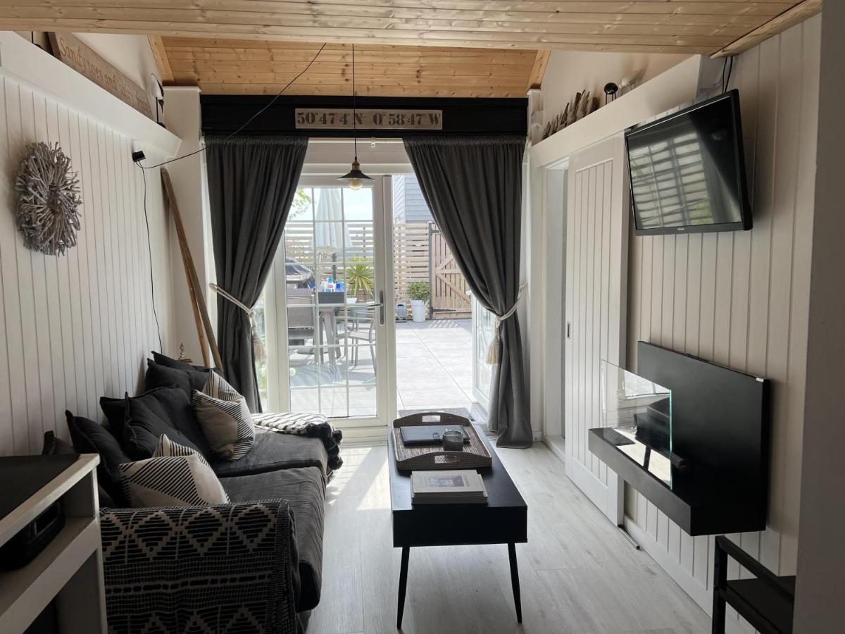 Seaside Cabin Retreat In Hayling Island เซาท์เฮย์ลิง ภายนอก รูปภาพ
