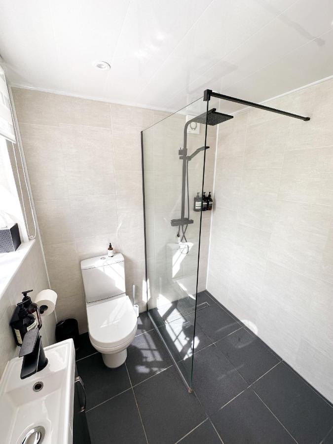 Seaside Cabin Retreat In Hayling Island เซาท์เฮย์ลิง ภายนอก รูปภาพ