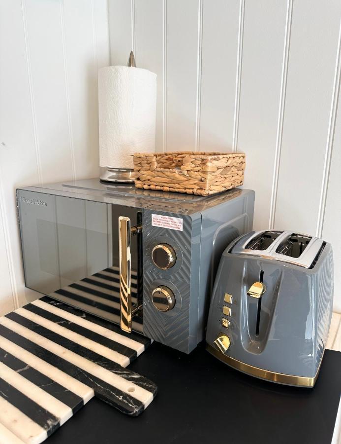 Seaside Cabin Retreat In Hayling Island เซาท์เฮย์ลิง ภายนอก รูปภาพ
