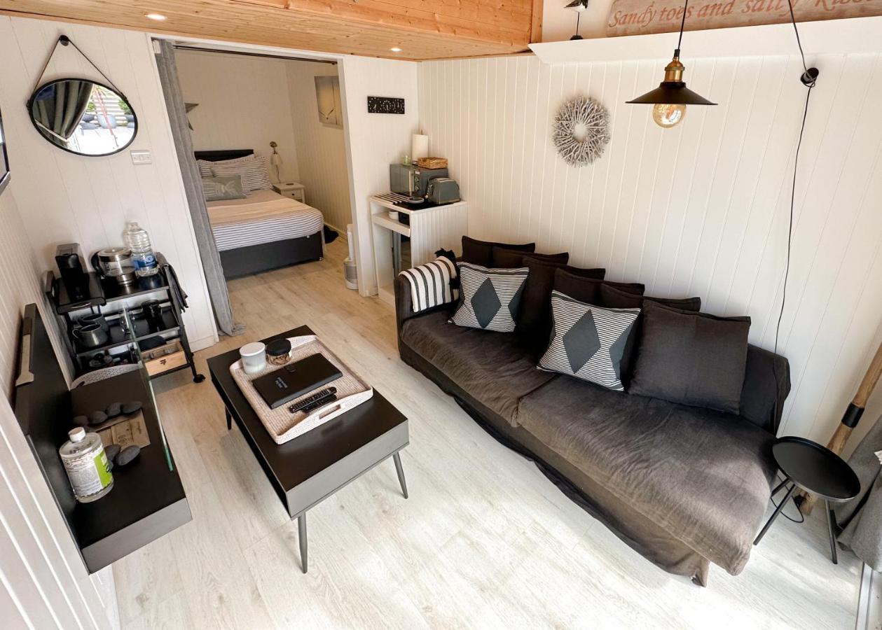 Seaside Cabin Retreat In Hayling Island เซาท์เฮย์ลิง ภายนอก รูปภาพ