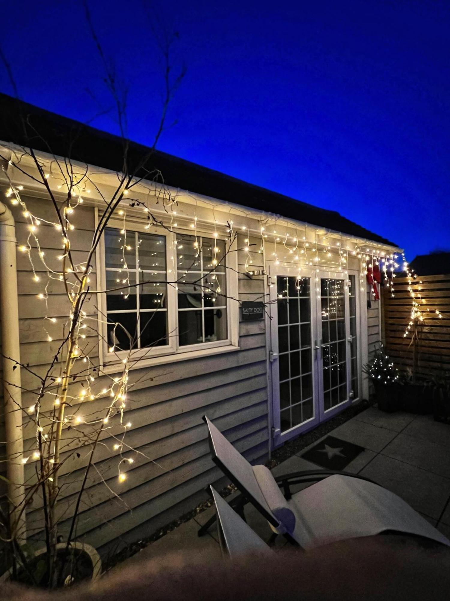 Seaside Cabin Retreat In Hayling Island เซาท์เฮย์ลิง ภายนอก รูปภาพ